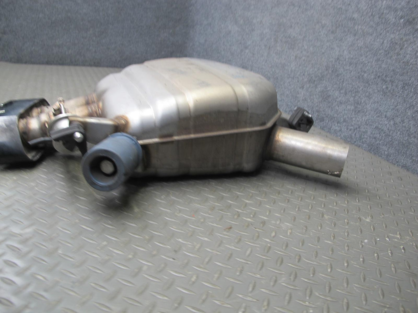 11-16 BMW F10 550i Rear Left Exhaust Muffler w Tip 7578188 OEM