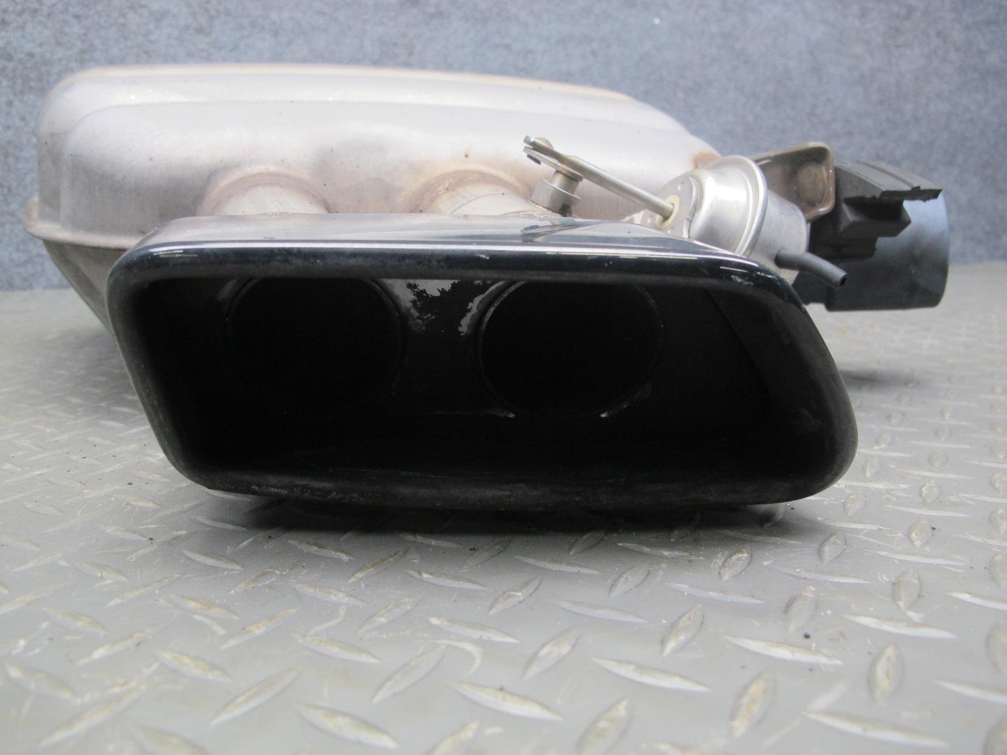 11-16 BMW F10 550i Rear Left Exhaust Muffler w Tip 7578188 OEM