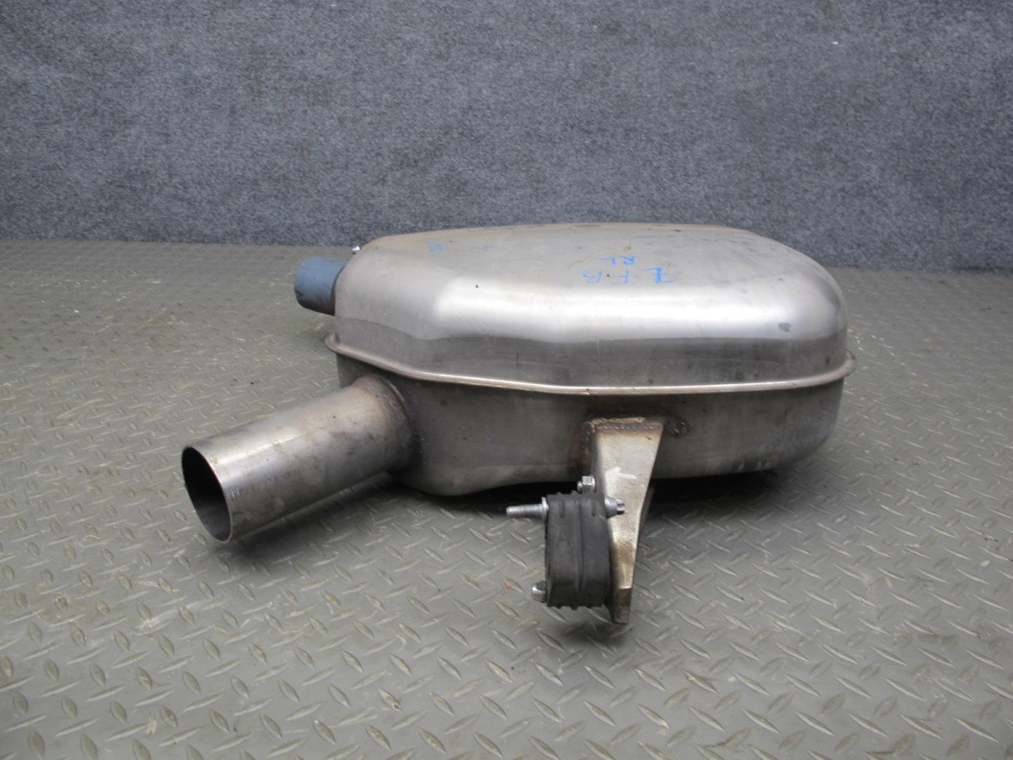 11-16 BMW F10 550i Rear Left Exhaust Muffler w Tip 7578188 OEM
