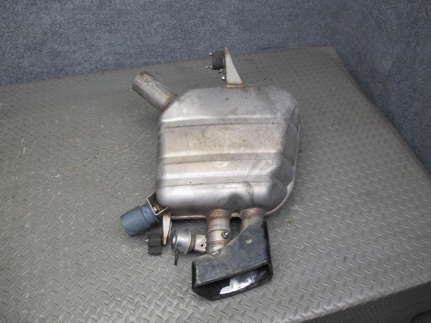 11-16 BMW F10 550i Rear Left Exhaust Muffler w Tip 7578188 OEM