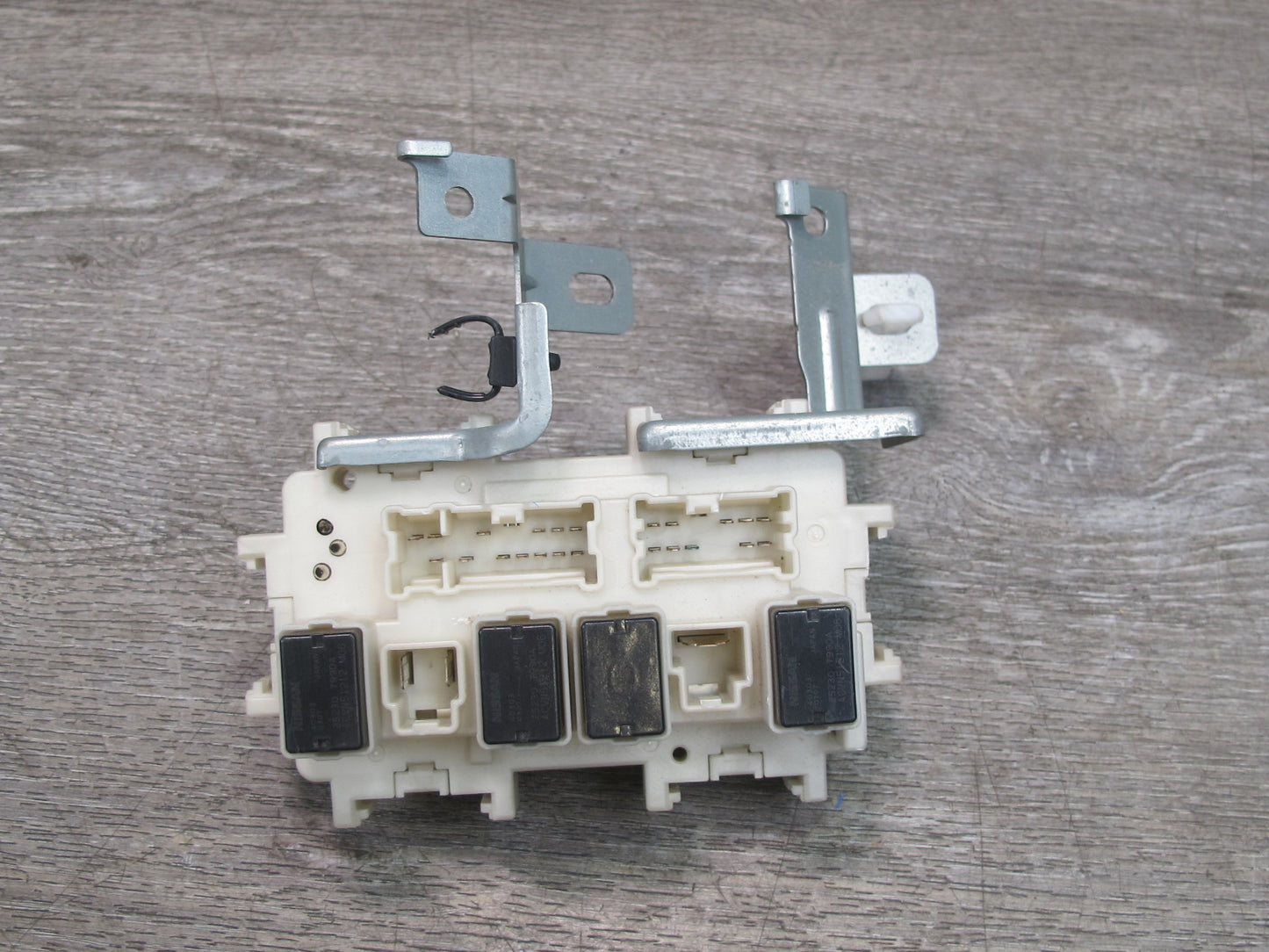 2014-2017 Infiniti QX80 Fuse Box Relay Junction Box Supply Module Unit