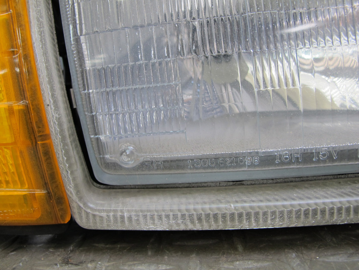 86-91 Mercedes W126 Front Right Halogen Headlight Lamp Assembly OEM