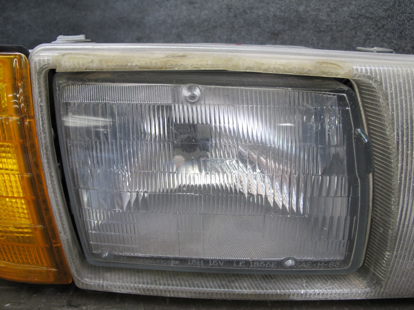 86-91 Mercedes W126 Front Right Halogen Headlight Lamp Assembly OEM