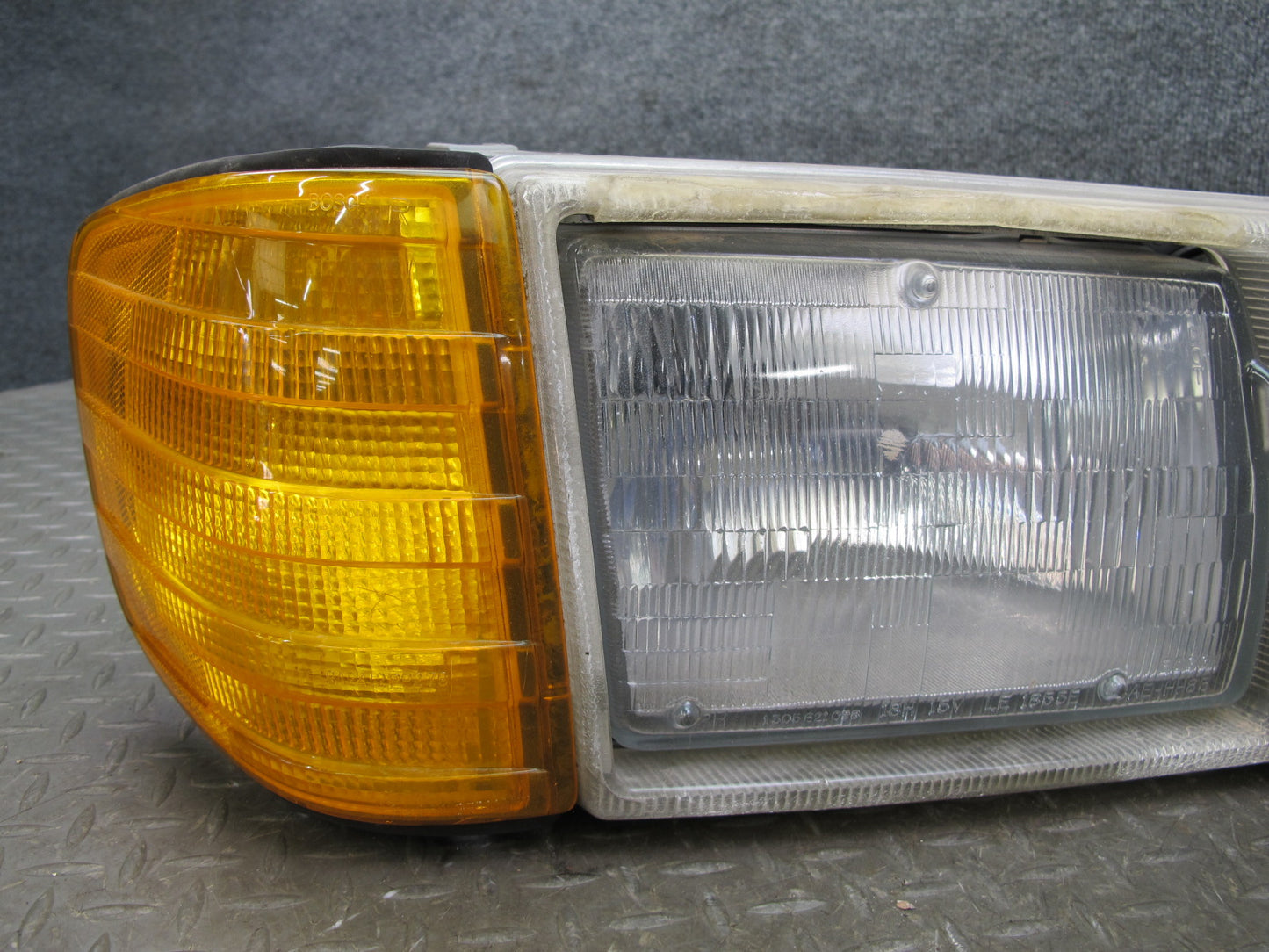 86-91 Mercedes W126 Front Right Halogen Headlight Lamp Assembly OEM