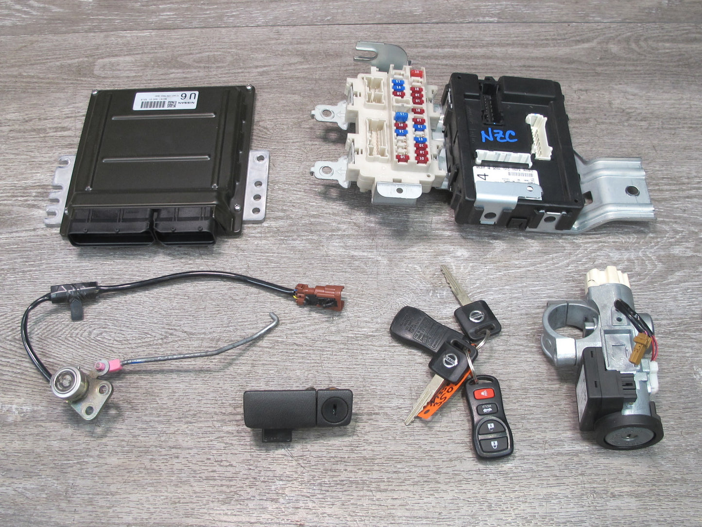 2005 Nissan 350Z Roadster M/T ECU BCM Fuse Ignition Door Glove Lock KEY Set OEM