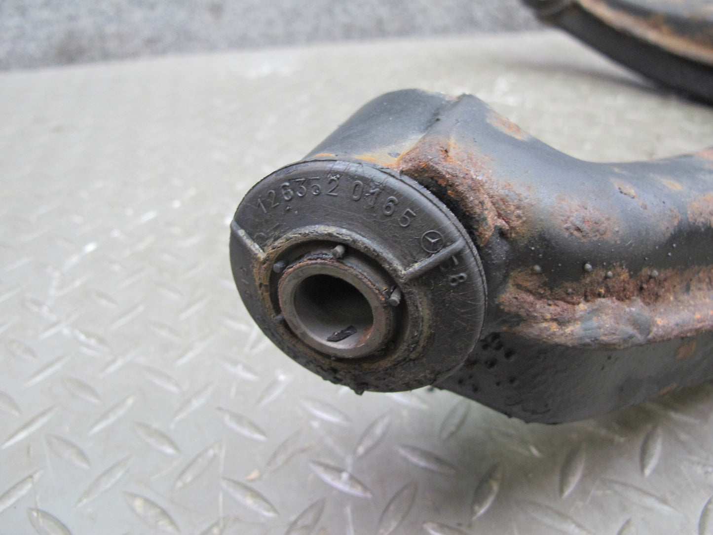 86-91 Mercedes W126 Rear Left Spindle Knuckle Wheel Hub Bearing OEM