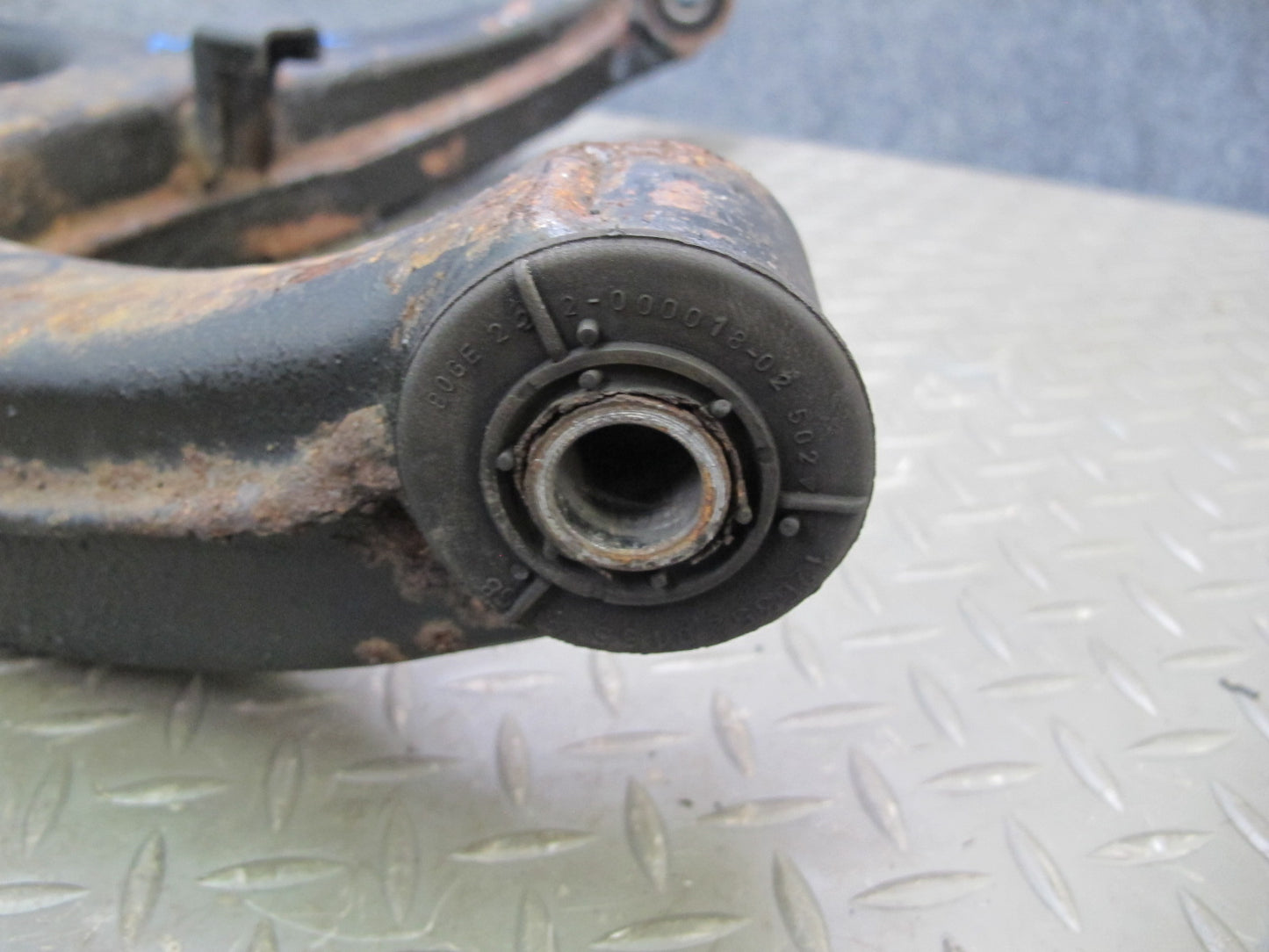86-91 Mercedes W126 Rear Left Spindle Knuckle Wheel Hub Bearing OEM