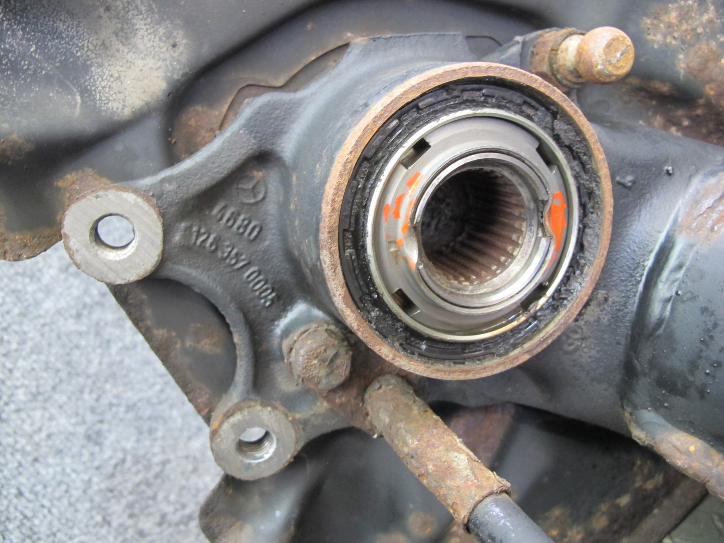 86-91 Mercedes W126 Rear Left Spindle Knuckle Wheel Hub Bearing OEM