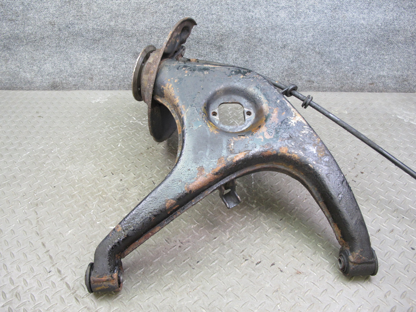 86-91 Mercedes W126 Rear Left Spindle Knuckle Wheel Hub Bearing OEM