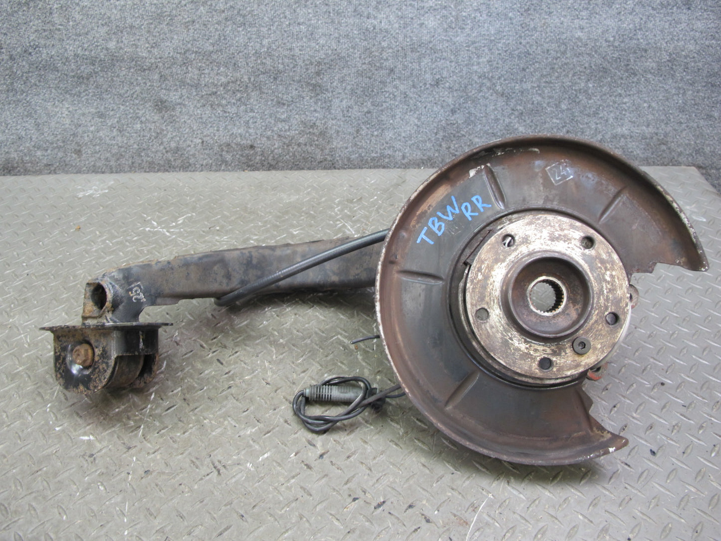 96-99 BMW E36 Convertible RWD Rear Right Trailing Arm Knuckle Wheel Hub OEM