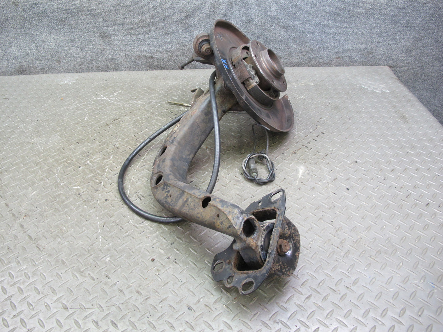 96-99 BMW E36 Convertible RWD Rear Right Trailing Arm Knuckle Wheel Hub OEM