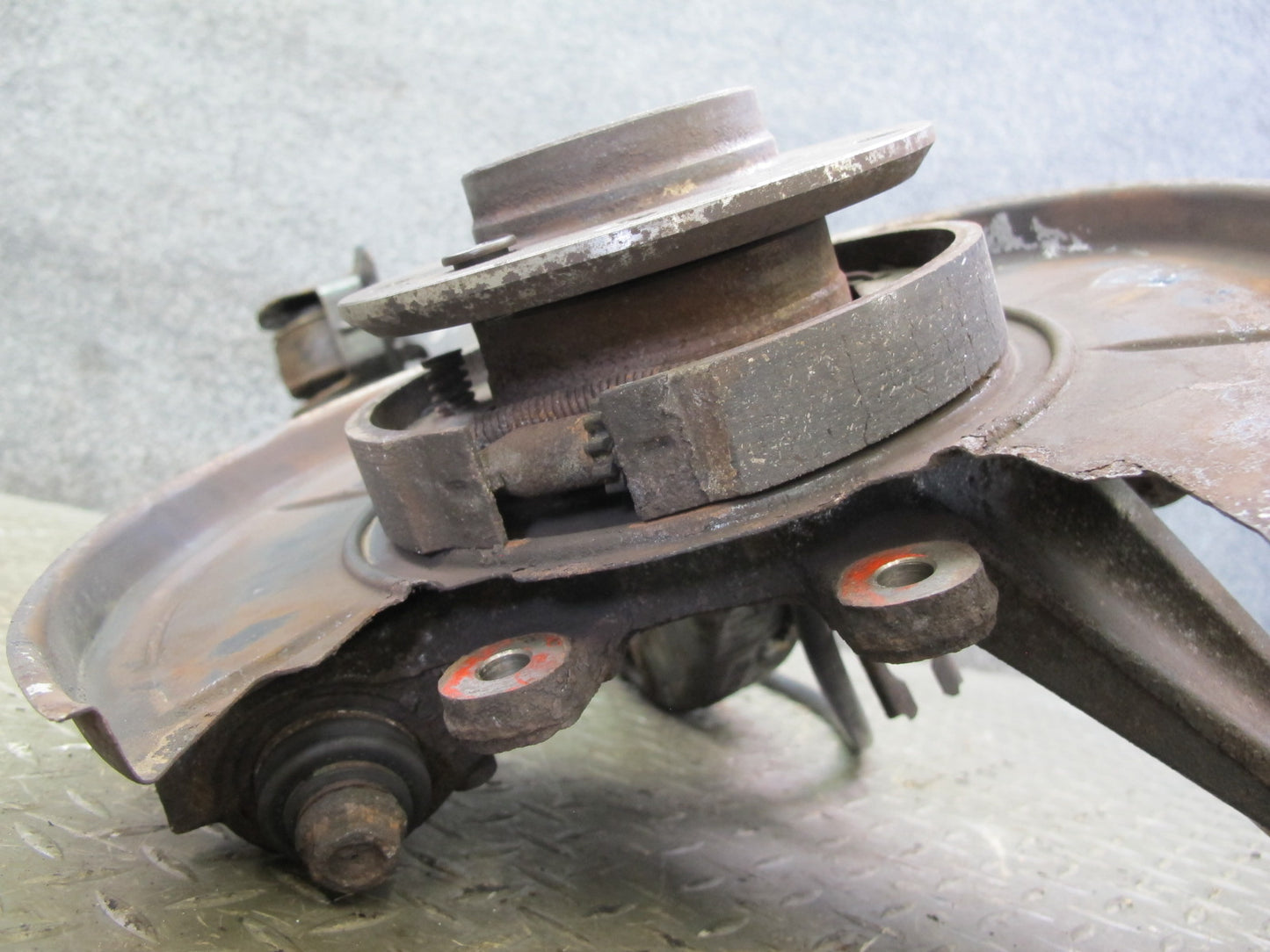 96-99 BMW E36 Convertible RWD Rear Right Trailing Arm Knuckle Wheel Hub OEM