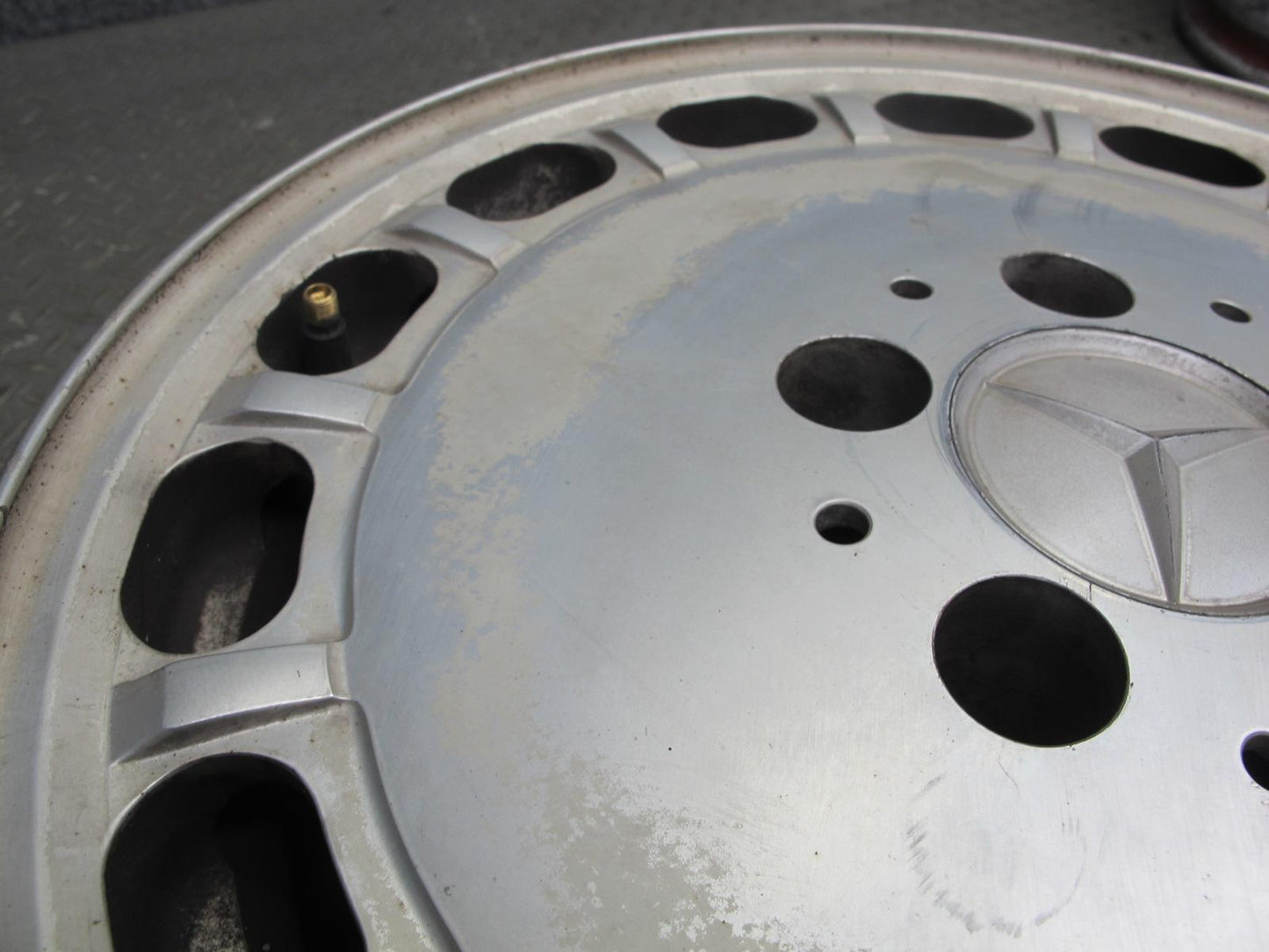 86-91 Mercedes W126 Set of 4 Factory 15" R15 Alloy Wheel Rim 15x6.5J ET21.5