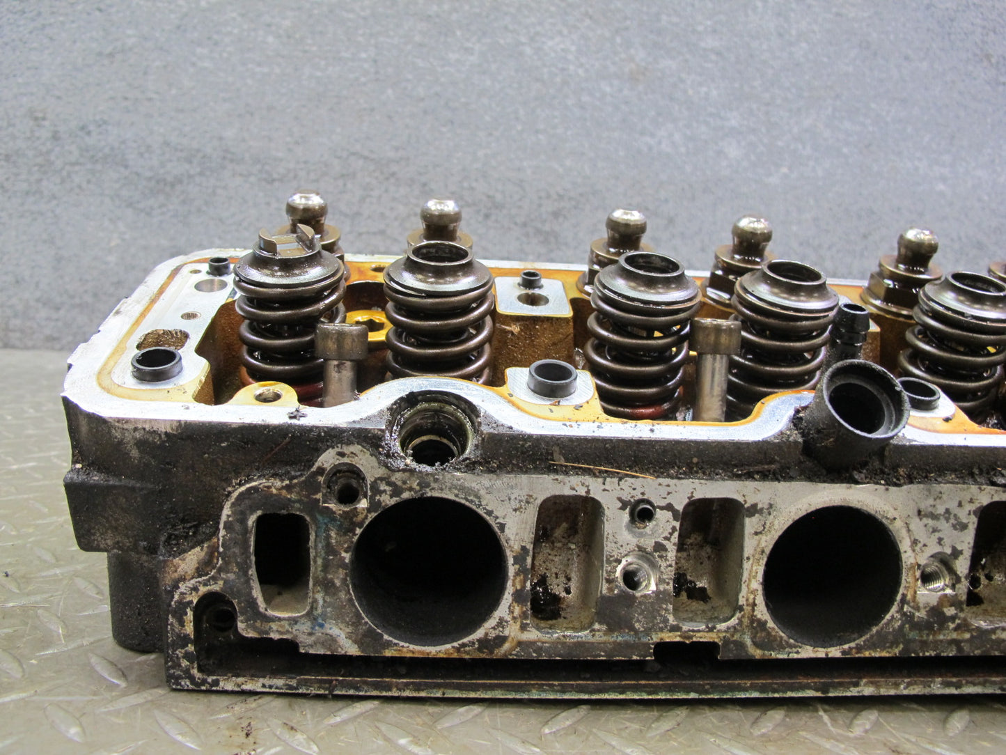 86-91 Mercedes W126 5.6L M117 117.968 Engine Left Cylinder Head 147k Miles OEM