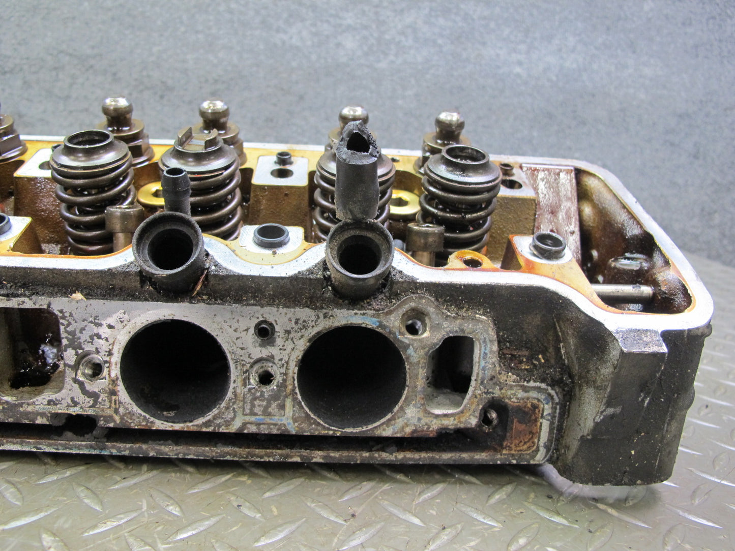 86-91 Mercedes W126 5.6L M117 117.968 Engine Left Cylinder Head 147k Miles OEM
