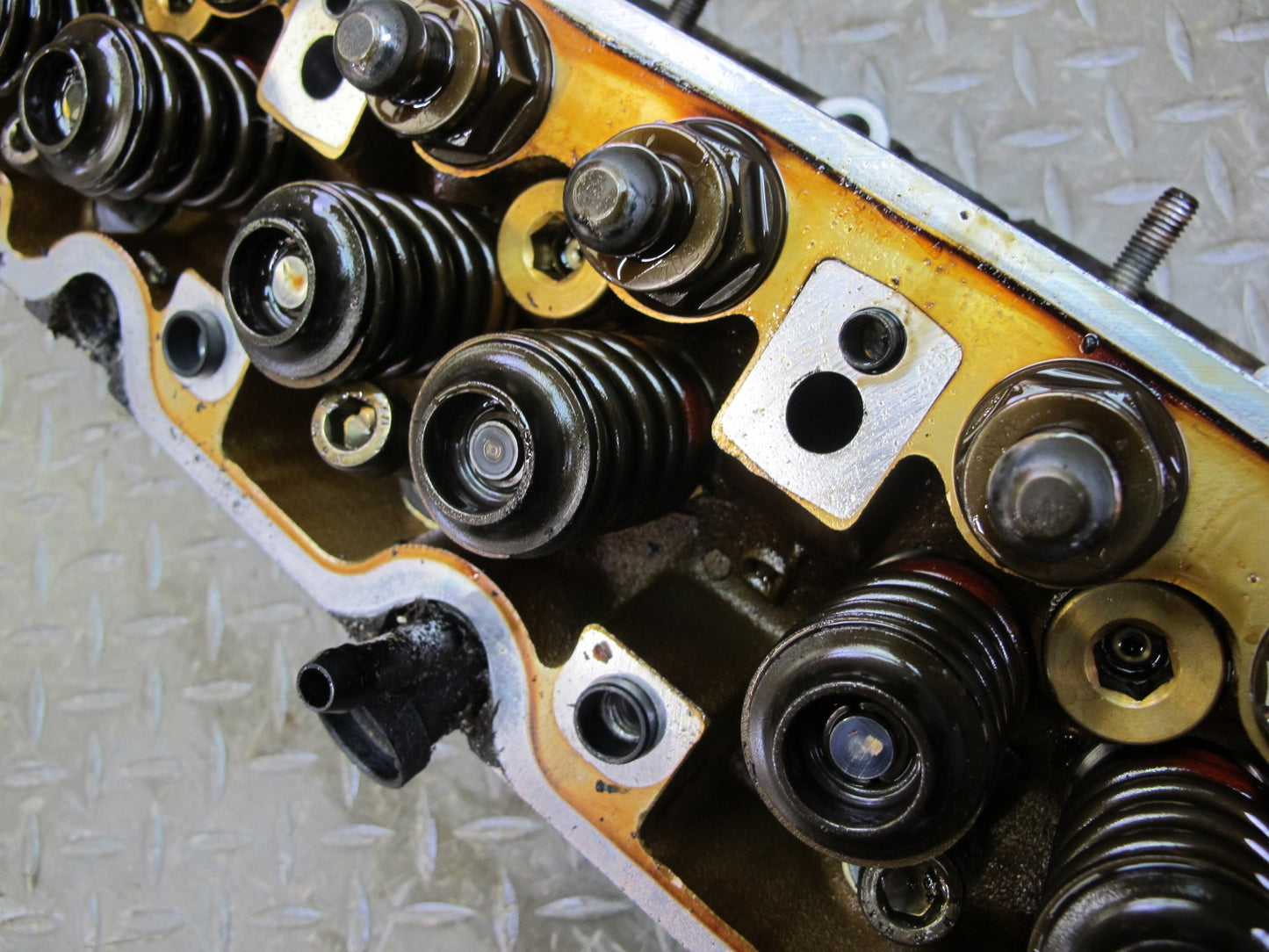 86-91 Mercedes W126 5.6L M117 117.968 Engine Left Cylinder Head 147k Miles OEM