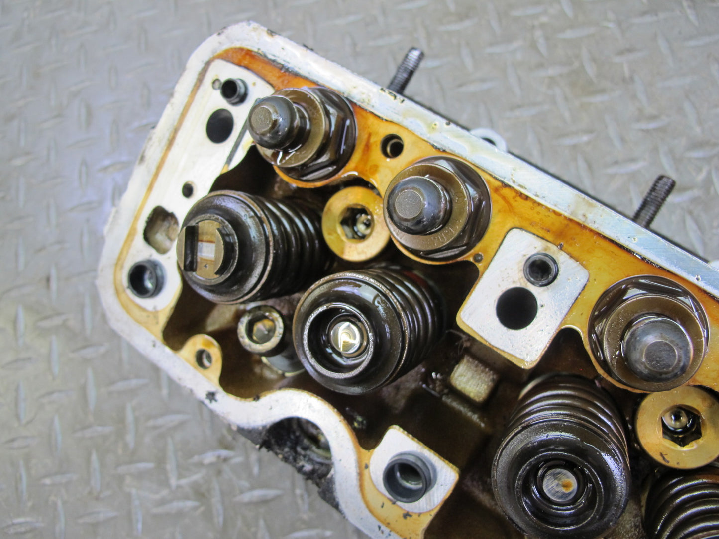 86-91 Mercedes W126 5.6L M117 117.968 Engine Left Cylinder Head 147k Miles OEM
