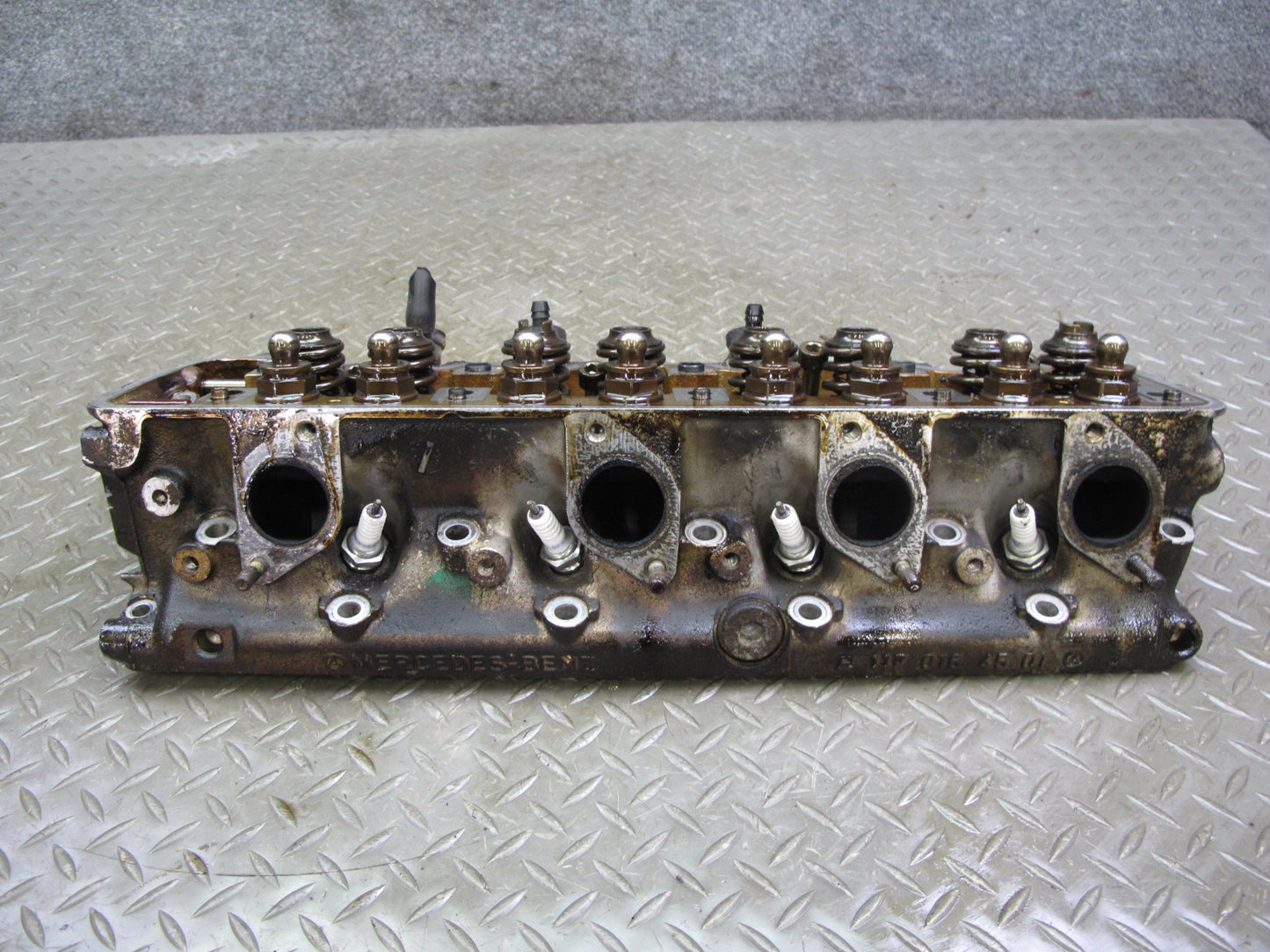86-91 Mercedes W126 5.6L M117 117.968 Engine Left Cylinder Head 147k Miles OEM