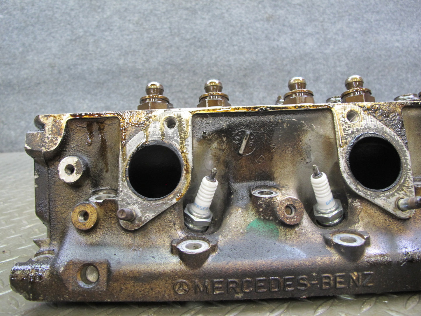 86-91 Mercedes W126 5.6L M117 117.968 Engine Left Cylinder Head 147k Miles OEM