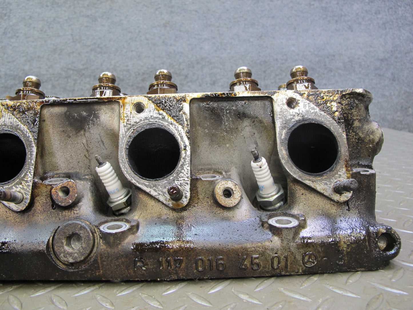 86-91 Mercedes W126 5.6L M117 117.968 Engine Left Cylinder Head 147k Miles OEM