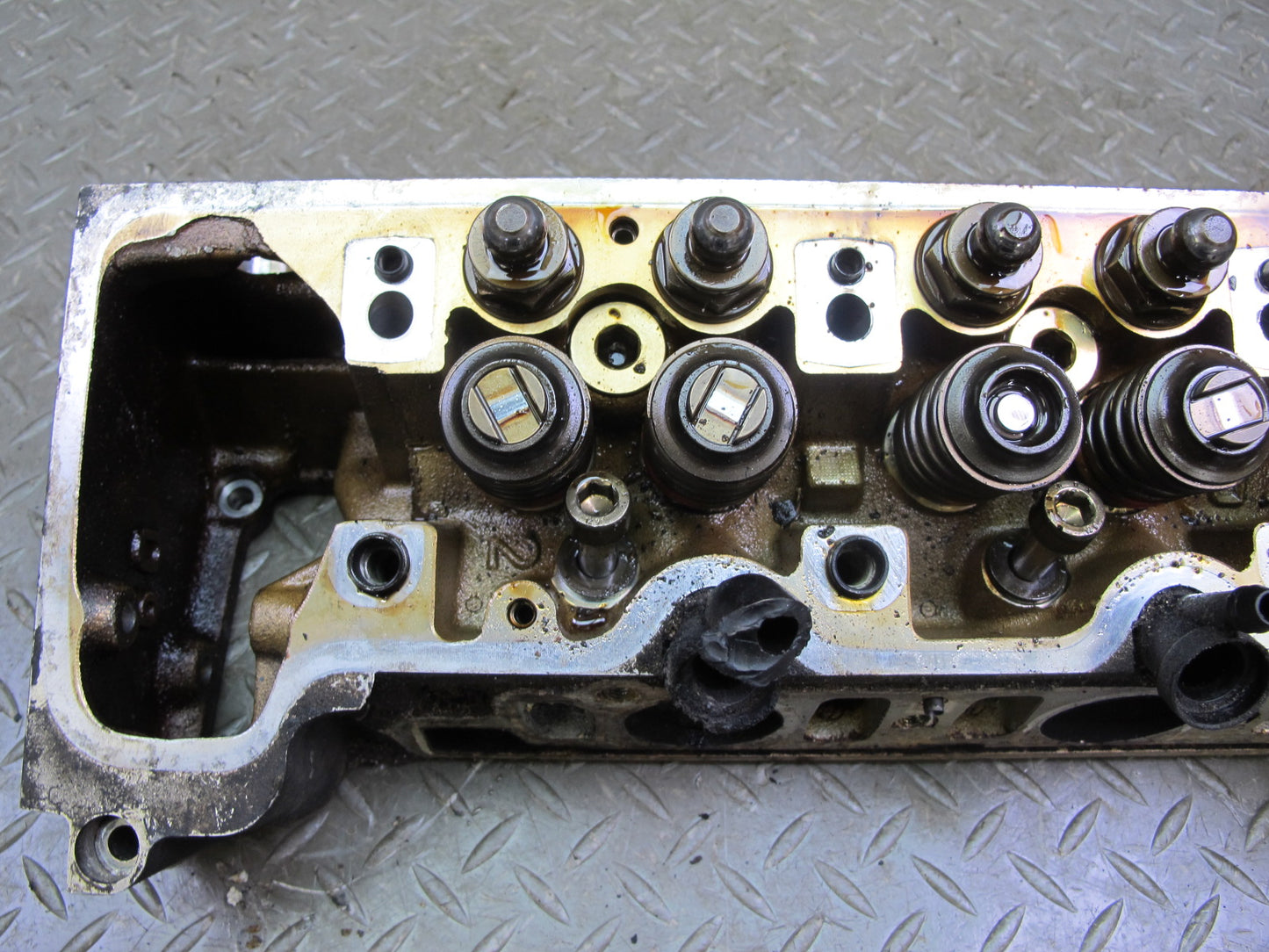 86-91 Mercedes W126 5.6L M117 117.968 Engine Right Cylinder Head 147k Miles OEM