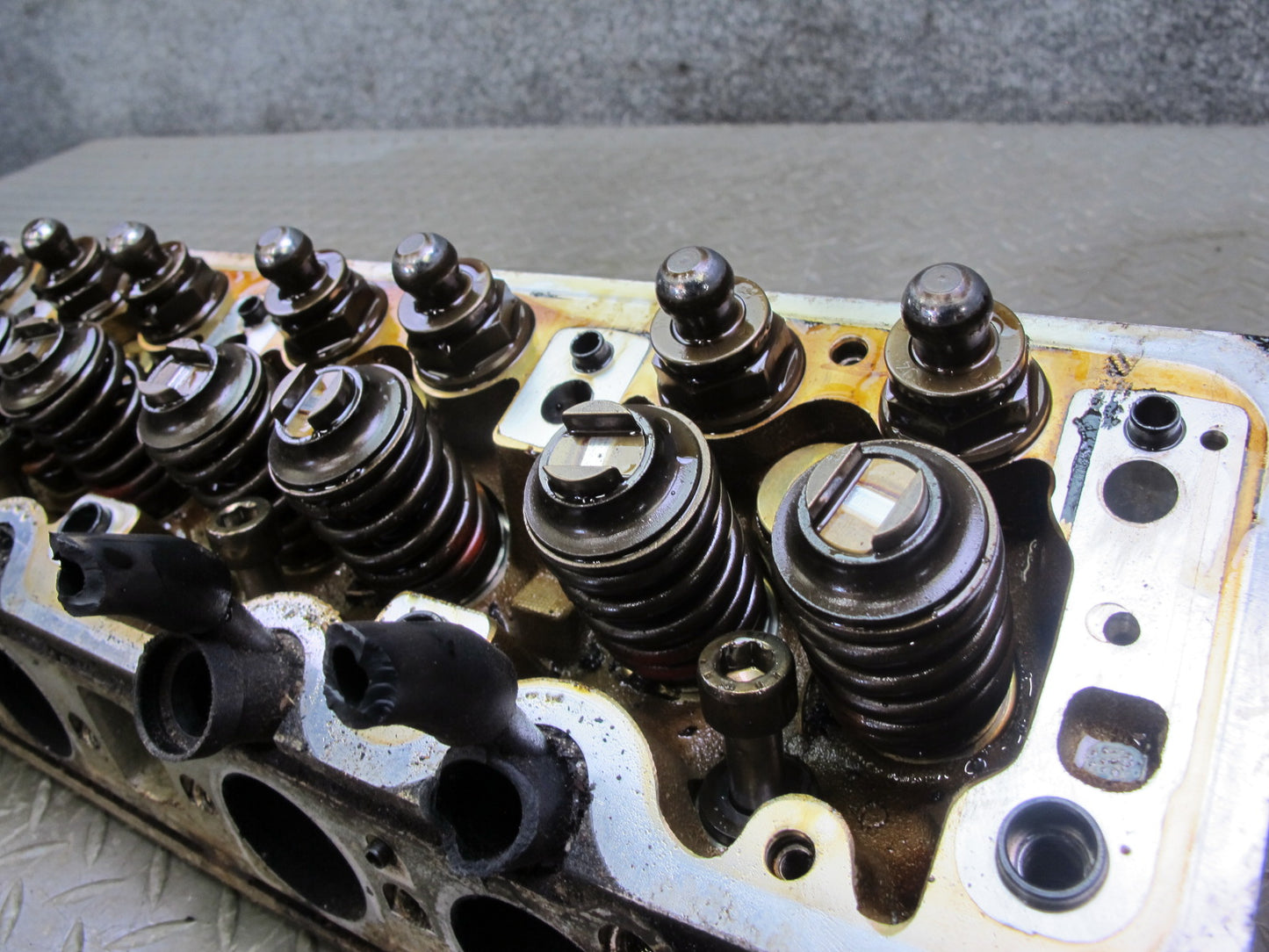 86-91 Mercedes W126 5.6L M117 117.968 Engine Right Cylinder Head 147k Miles OEM
