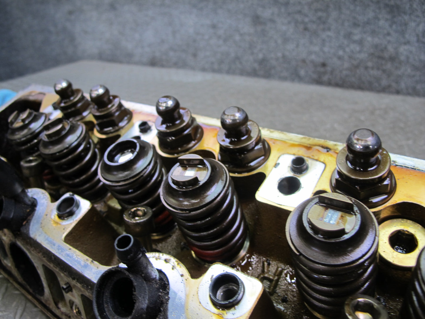 86-91 Mercedes W126 5.6L M117 117.968 Engine Right Cylinder Head 147k Miles OEM