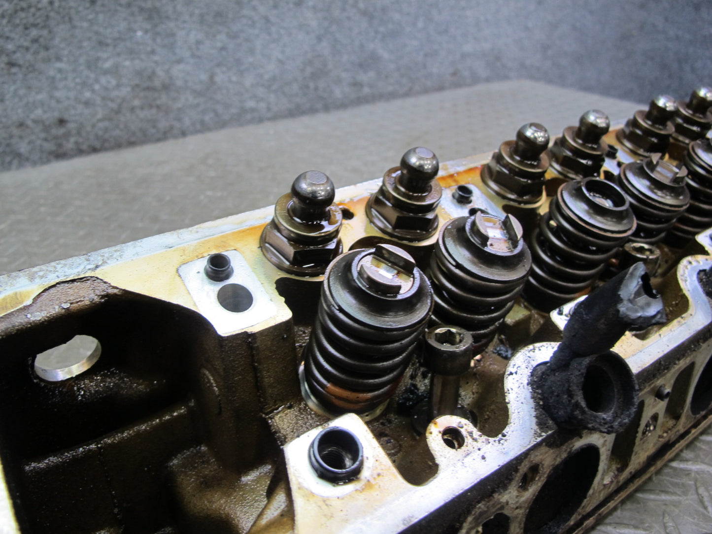 86-91 Mercedes W126 5.6L M117 117.968 Engine Right Cylinder Head 147k Miles OEM