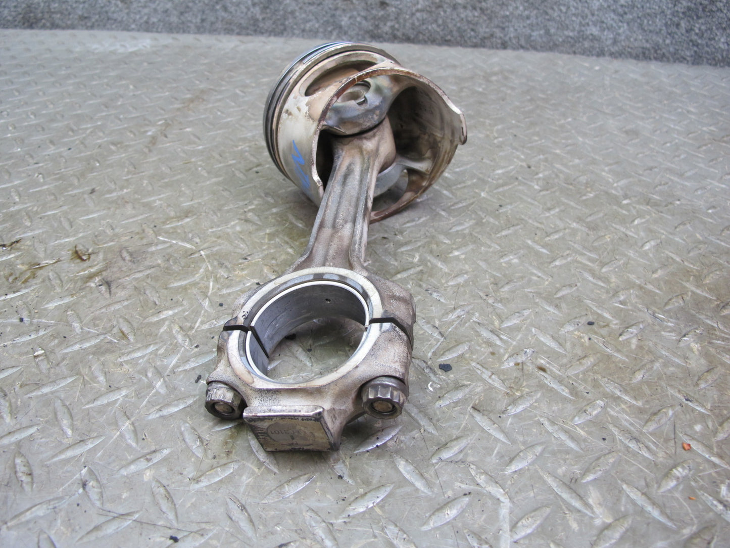 86-89 Mercedes W126 5.6 M117 117.968 Set of 8 Engine Piston w Connecting Rod OEM