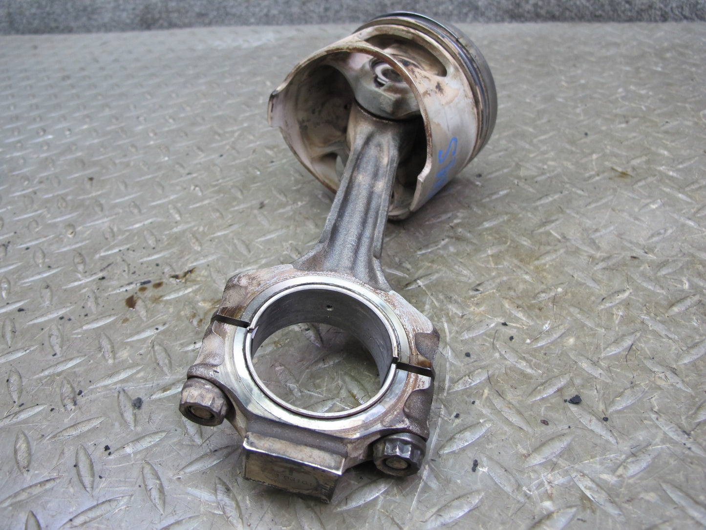 86-89 Mercedes W126 5.6 M117 117.968 Set of 8 Engine Piston w Connecting Rod OEM