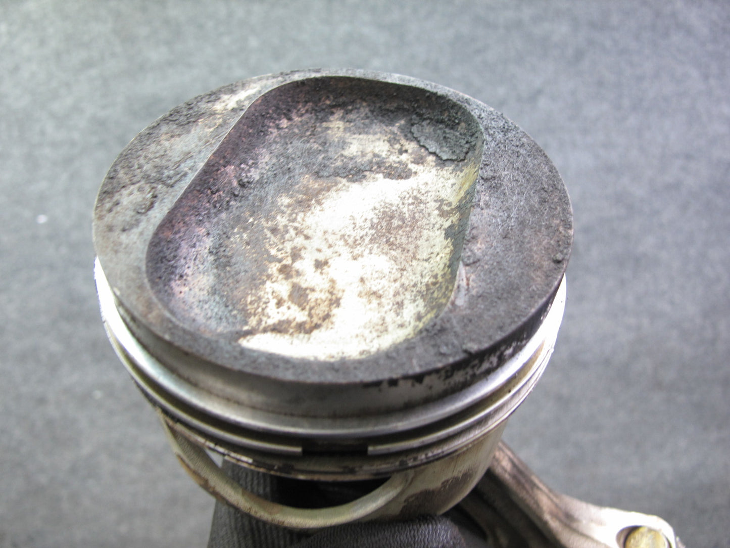 86-89 Mercedes W126 5.6 M117 117.968 Set of 8 Engine Piston w Connecting Rod OEM