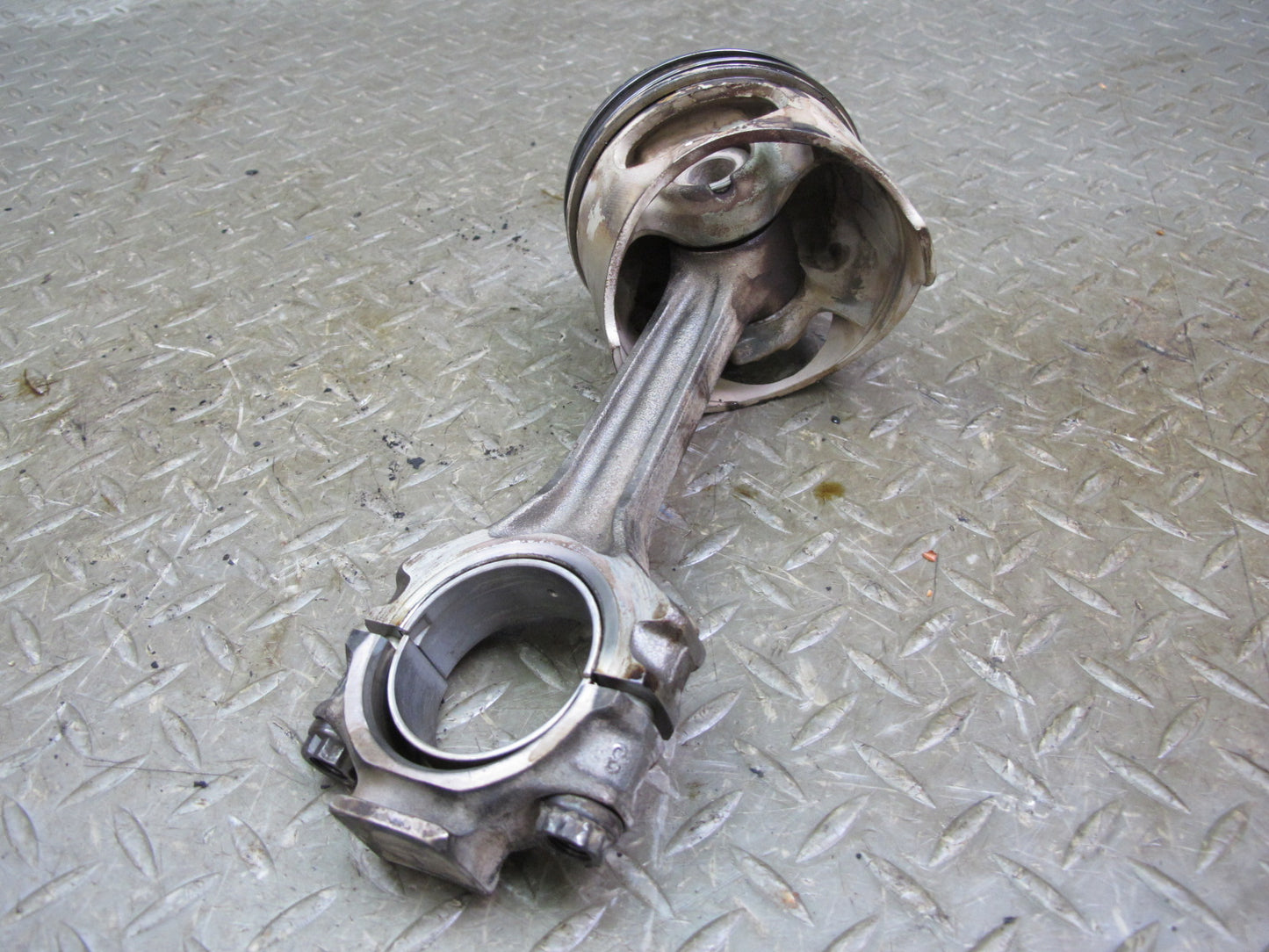 86-89 Mercedes W126 5.6 M117 117.968 Set of 8 Engine Piston w Connecting Rod OEM