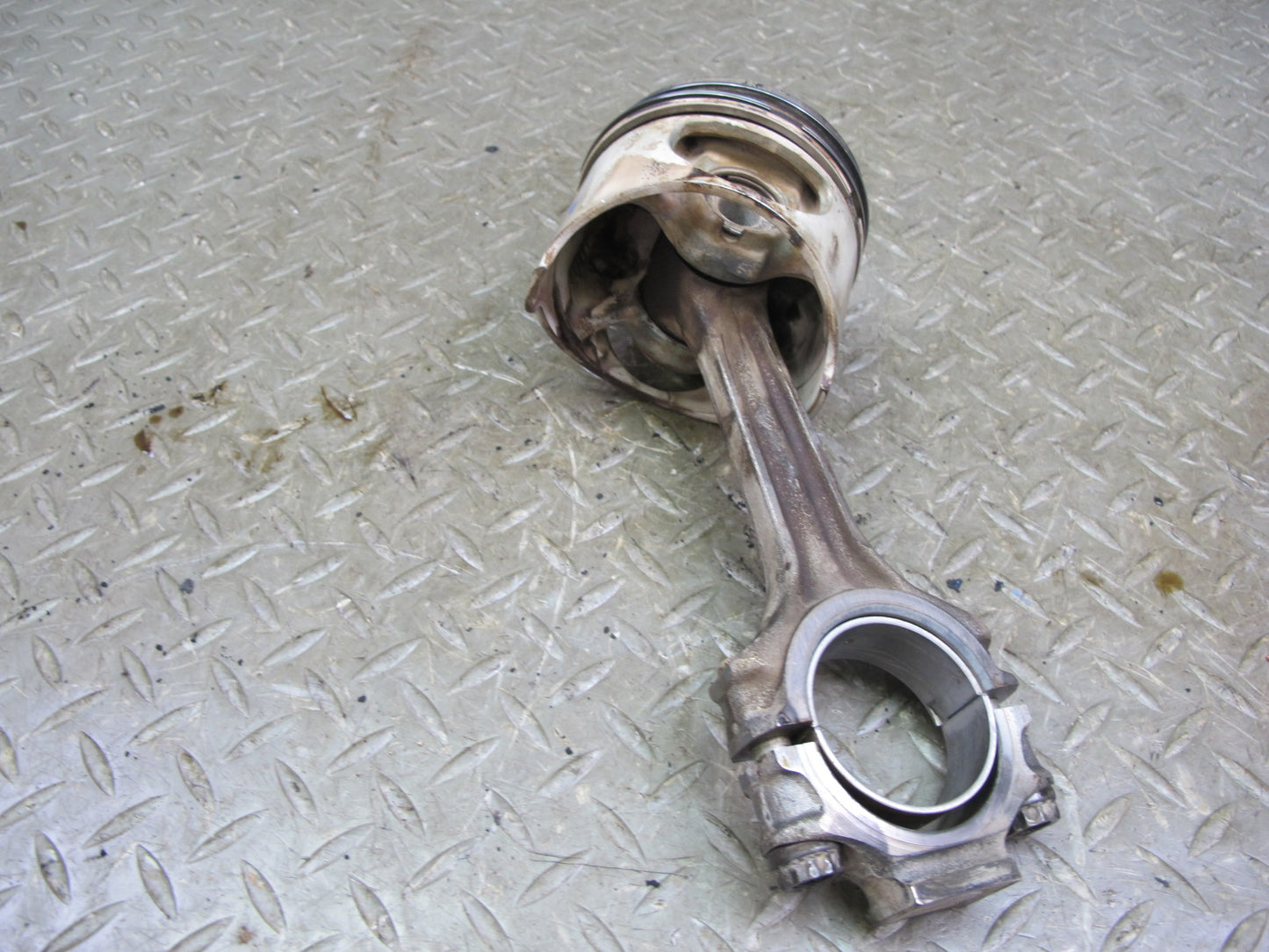 86-89 Mercedes W126 5.6 M117 117.968 Set of 8 Engine Piston w Connecting Rod OEM
