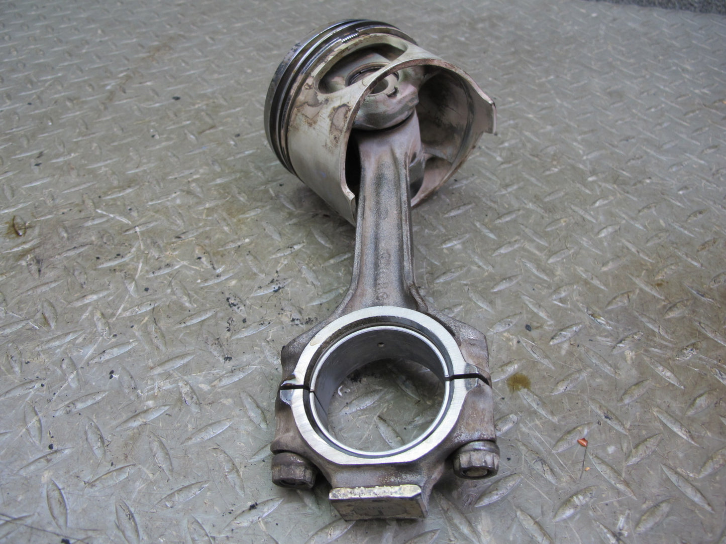 86-89 Mercedes W126 5.6 M117 117.968 Set of 8 Engine Piston w Connecting Rod OEM