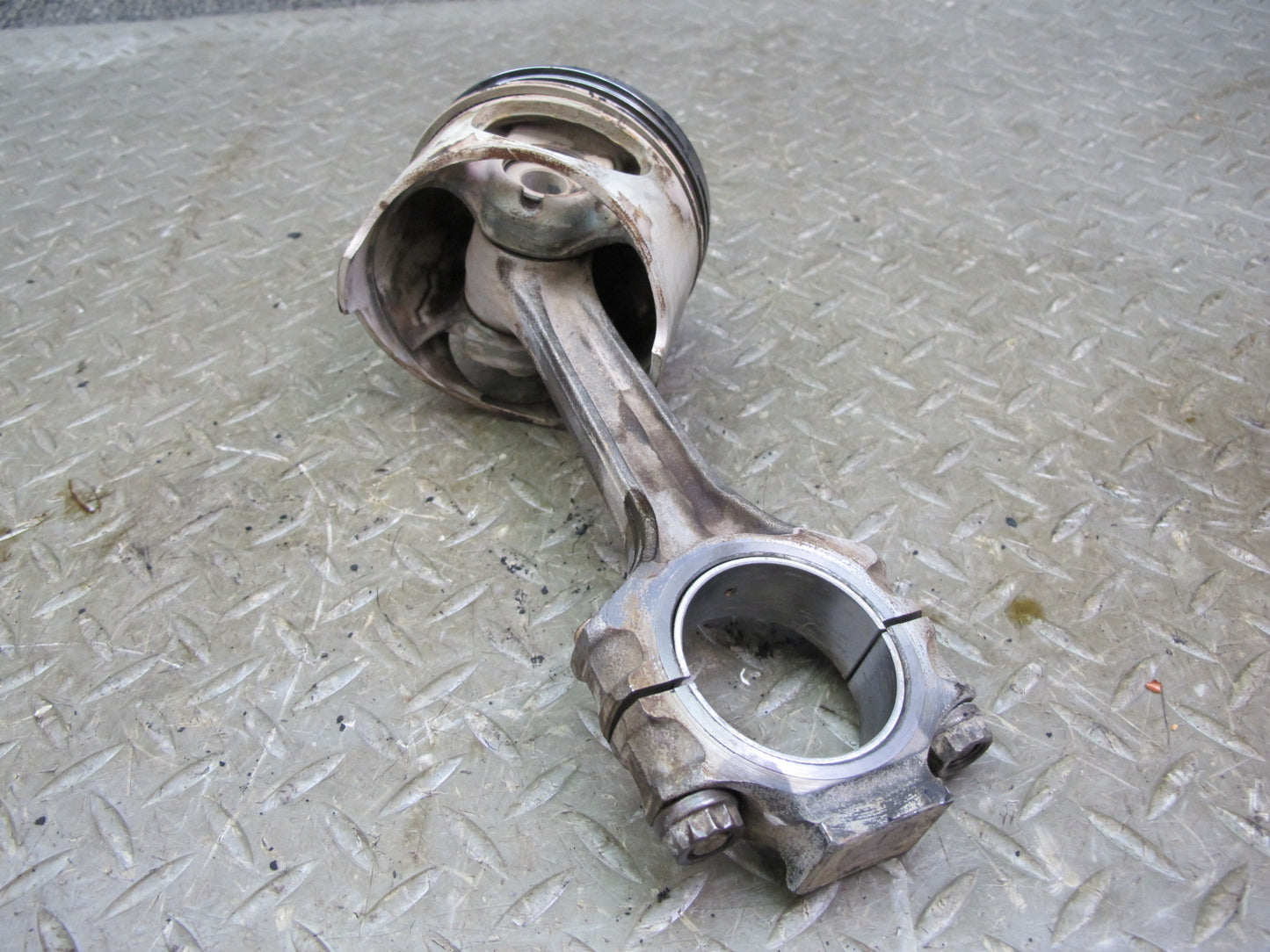 86-89 Mercedes W126 5.6 M117 117.968 Set of 8 Engine Piston w Connecting Rod OEM