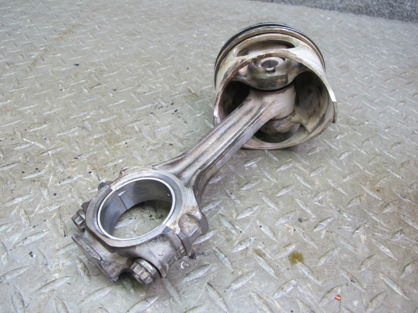 86-89 Mercedes W126 5.6 M117 117.968 Set of 8 Engine Piston w Connecting Rod OEM