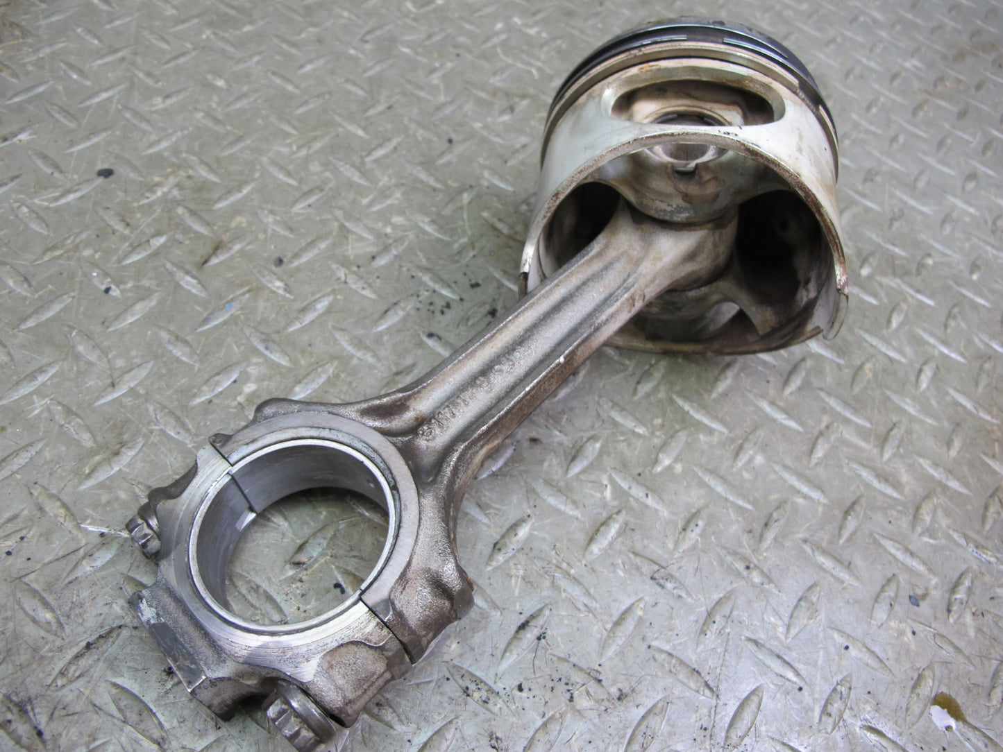 86-89 Mercedes W126 5.6 M117 117.968 Set of 8 Engine Piston w Connecting Rod OEM
