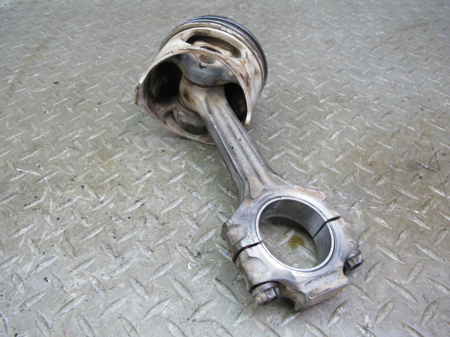 86-89 Mercedes W126 5.6 M117 117.968 Set of 8 Engine Piston w Connecting Rod OEM