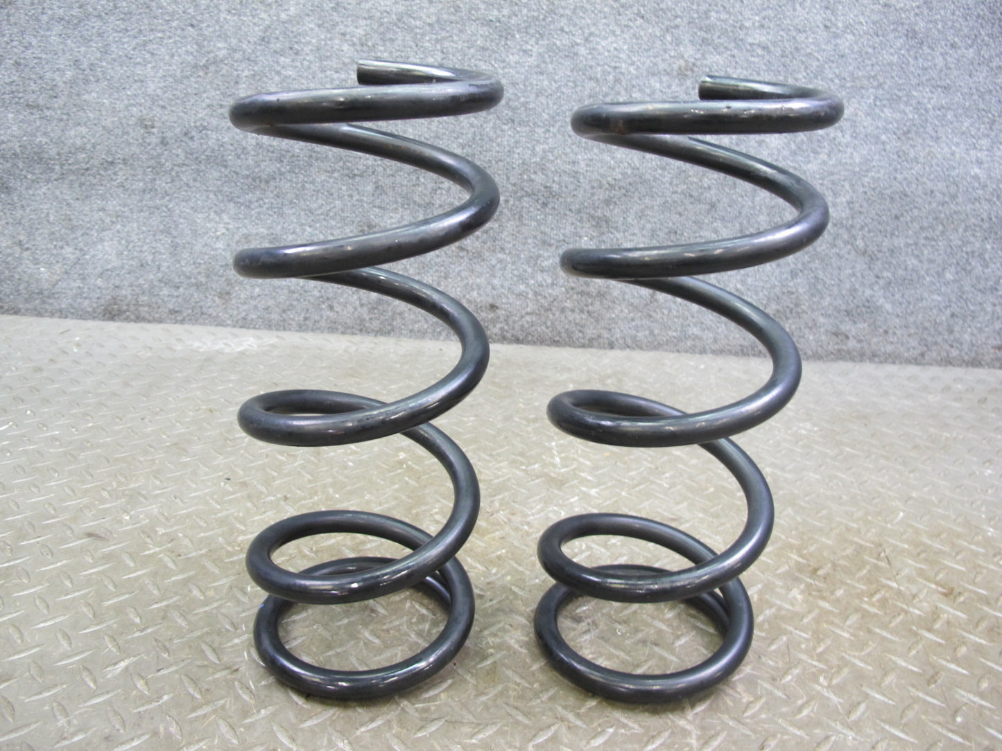 04-05 Nissan 350Z Z33 Convertible Set of 2 Rear Left & Right Coil Spring 46K OEM