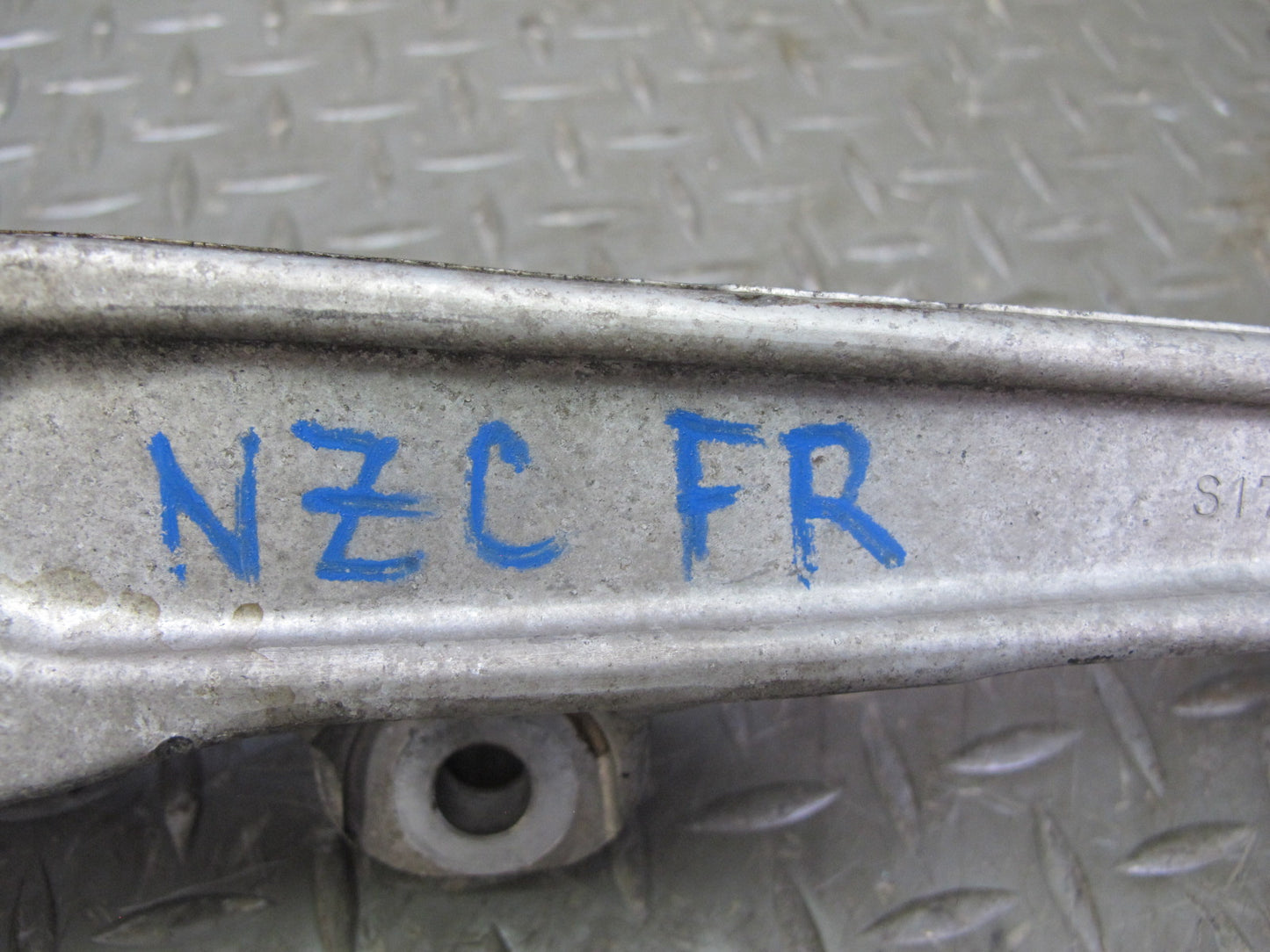 04-05 Nissan 350Z Z33 Set of 2 Front Right Suspension Control Arm 46K Miles OEM