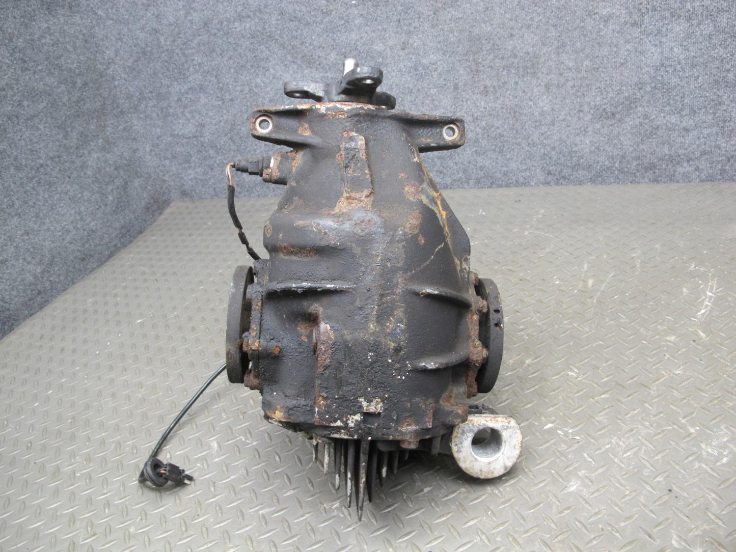 86-91 Mercedes W126 C126 Rear Differential Carrier 2.47 Ratio OEM