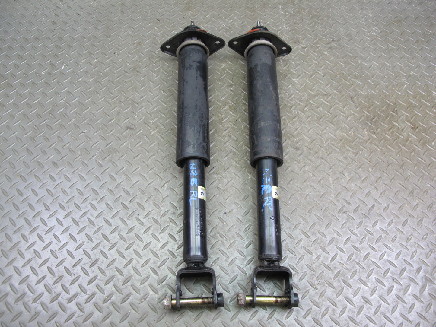 04-05 Nissan 350Z Z33 Convert Rear Left & Right Strut Shock Absorber Set 46K OEM