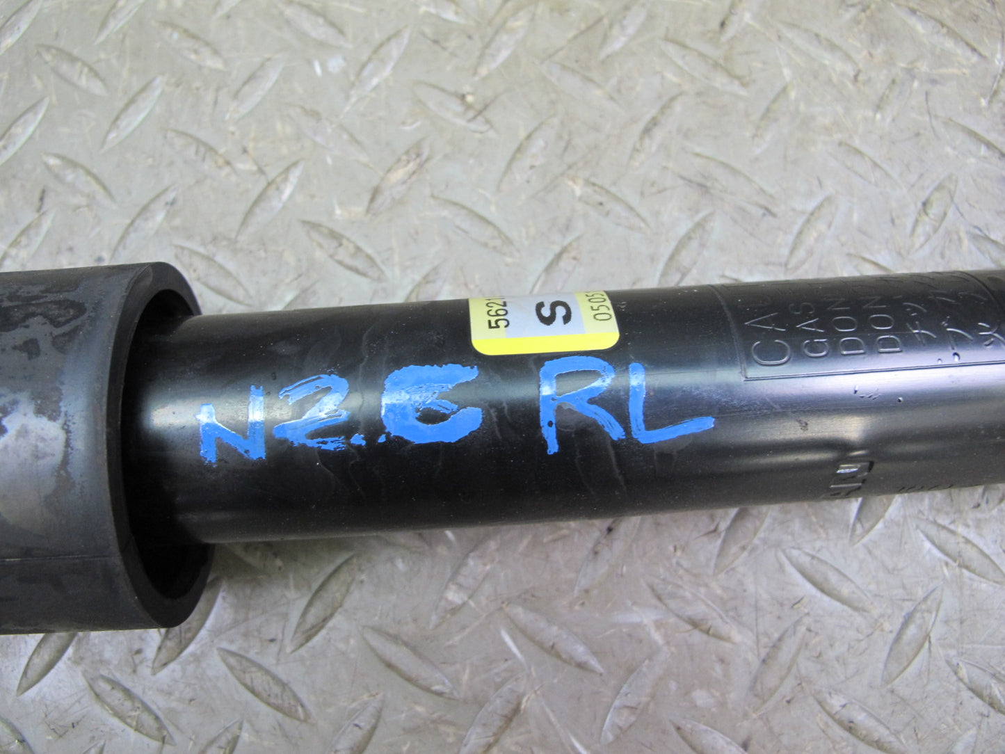 04-05 Nissan 350Z Z33 Convert Rear Left & Right Strut Shock Absorber Set 46K OEM