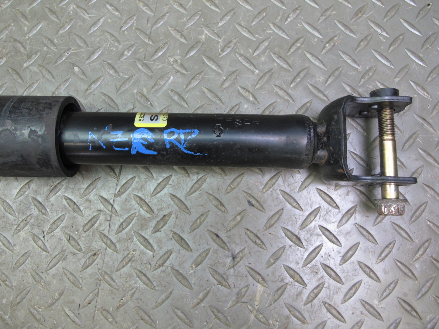 04-05 Nissan 350Z Z33 Convert Rear Left & Right Strut Shock Absorber Set 46K OEM