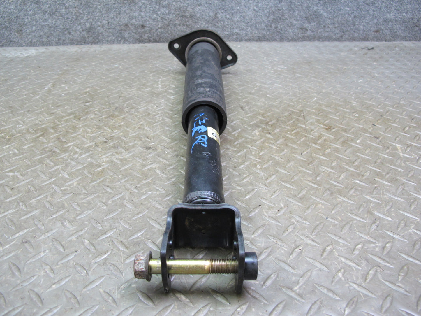 04-05 Nissan 350Z Z33 Convert Rear Left & Right Strut Shock Absorber Set 46K OEM