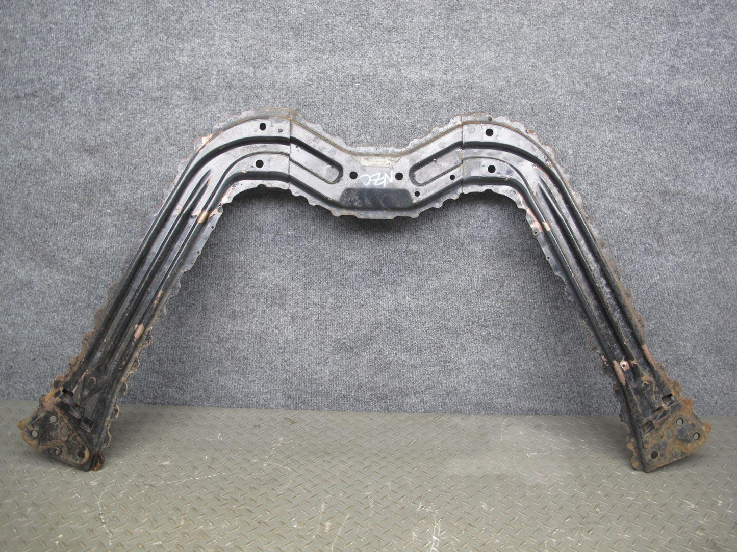 04-05 Nissan 350Z Conv Front & Rear Exhaust Radiator Floor Stay Bracket Set OEM