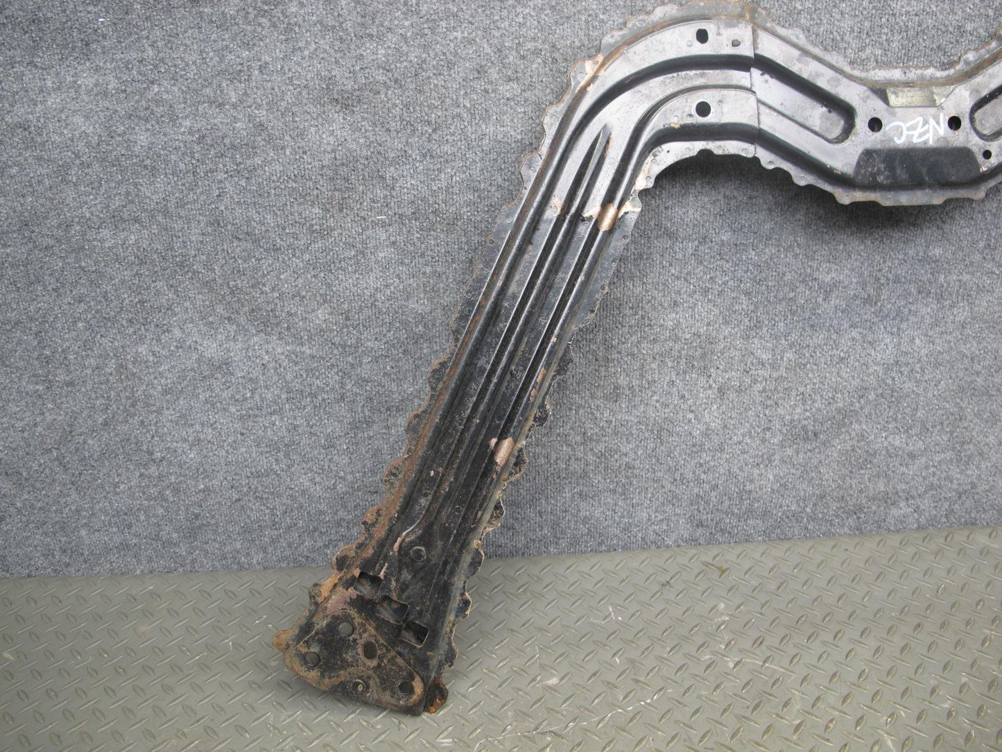 04-05 Nissan 350Z Conv Front & Rear Exhaust Radiator Floor Stay Bracket Set OEM