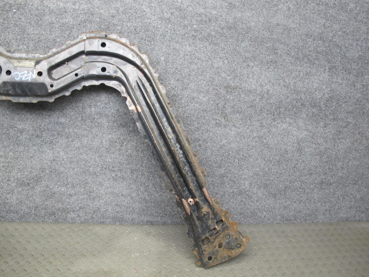 04-05 Nissan 350Z Conv Front & Rear Exhaust Radiator Floor Stay Bracket Set OEM