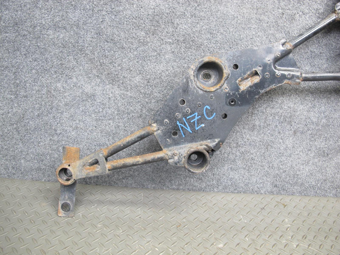 04-05 Nissan 350Z Conv Front & Rear Exhaust Radiator Floor Stay Bracket Set OEM