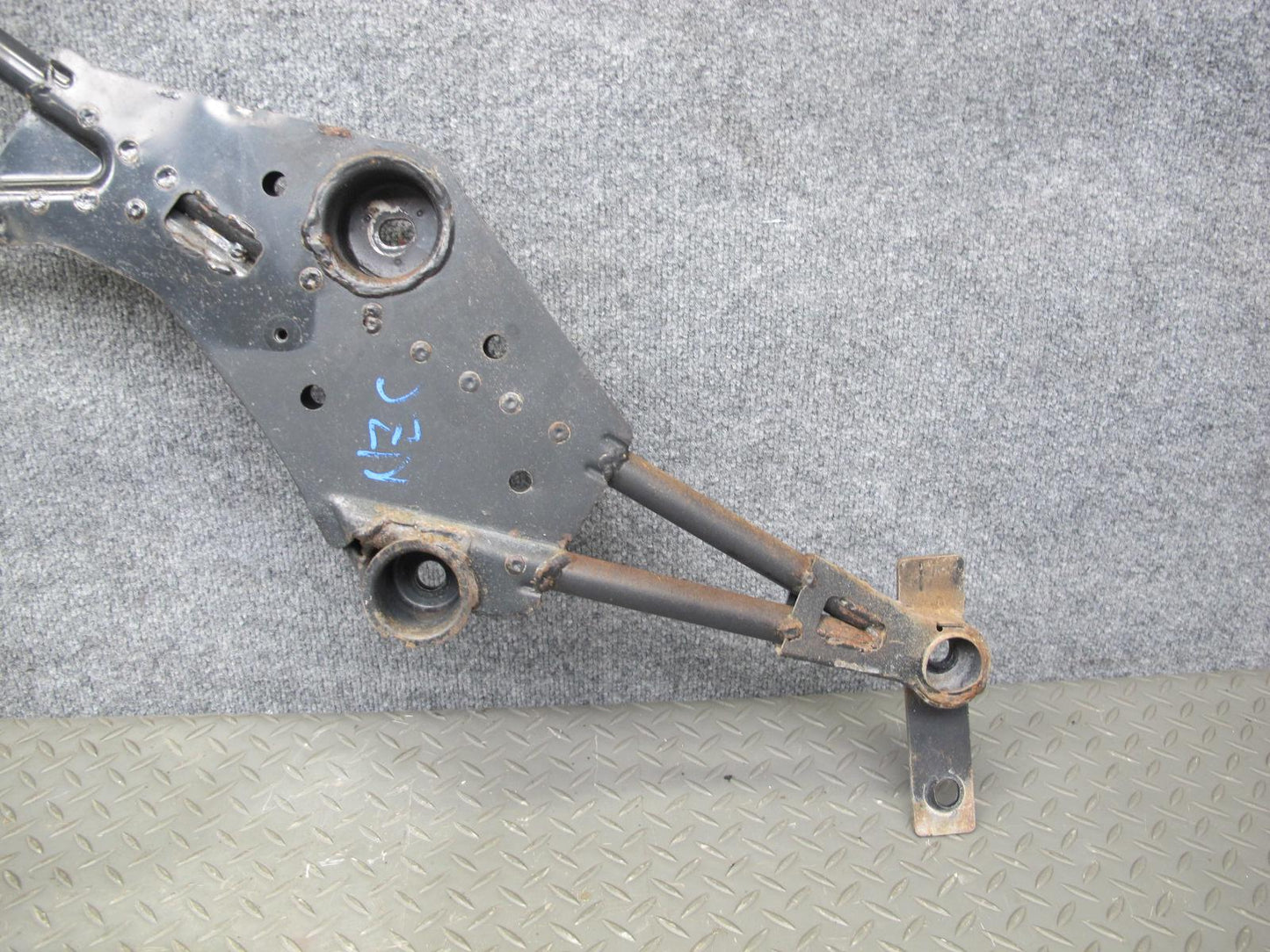 04-05 Nissan 350Z Conv Front & Rear Exhaust Radiator Floor Stay Bracket Set OEM